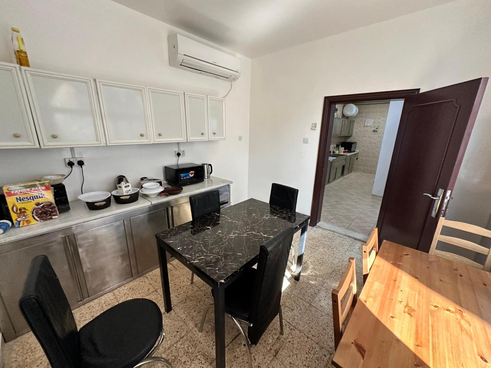 Love hotel Private Couples Attached Bathroom & Free Private Parking Hourly Rates Available Abu Dhabi