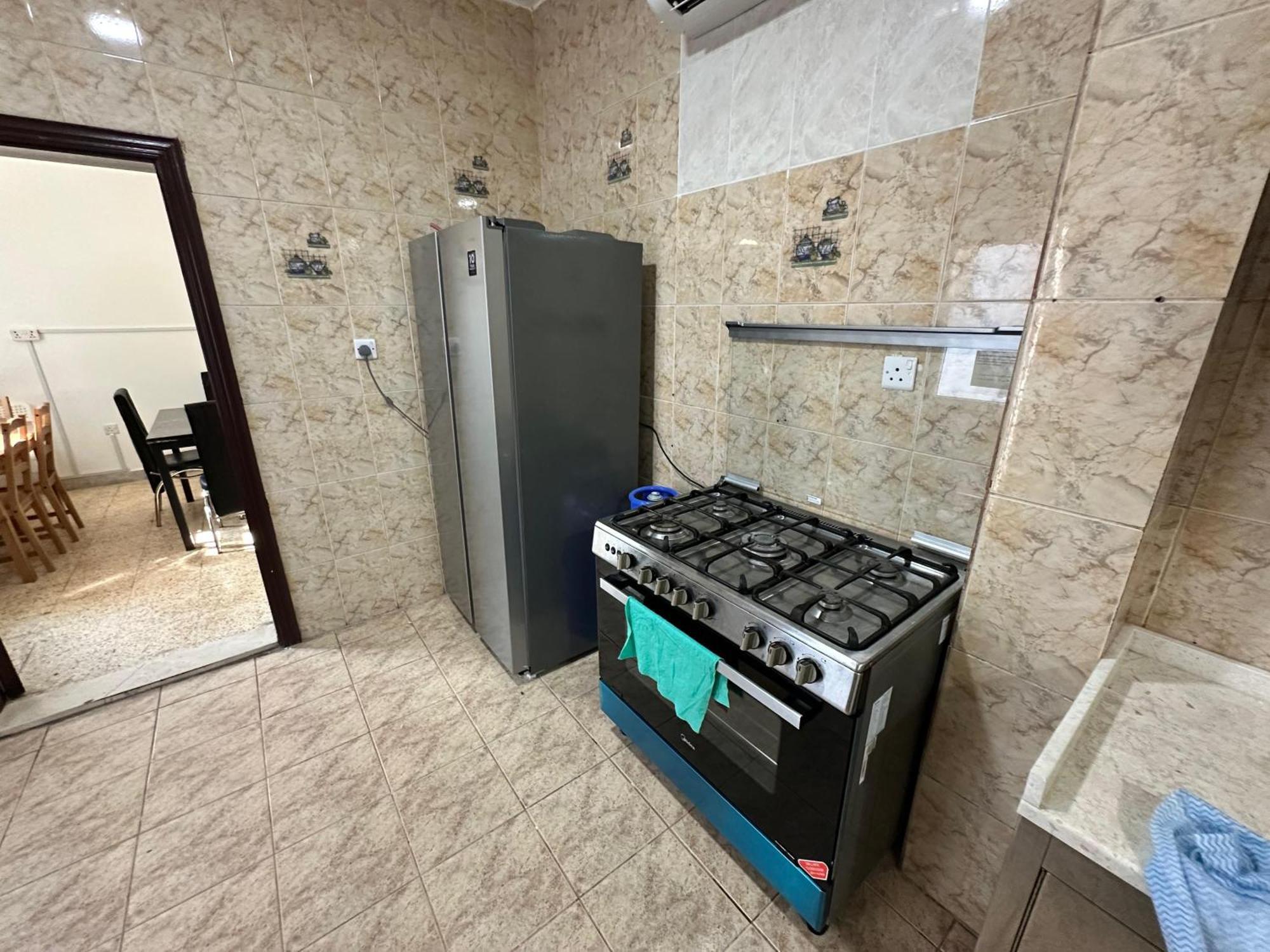 Private Couples Attached Bathroom & Free Private Parking Hourly Rates Available *