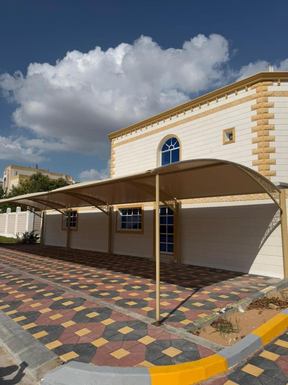 Love hotel Private Couples Attached Bathroom & Free Private Parking Hourly Rates Available