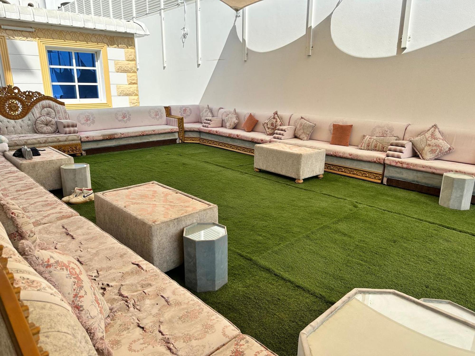 Love hotel Private Couples Attached Bathroom & Free Private Parking Hourly Rates Available Abu Dhabi