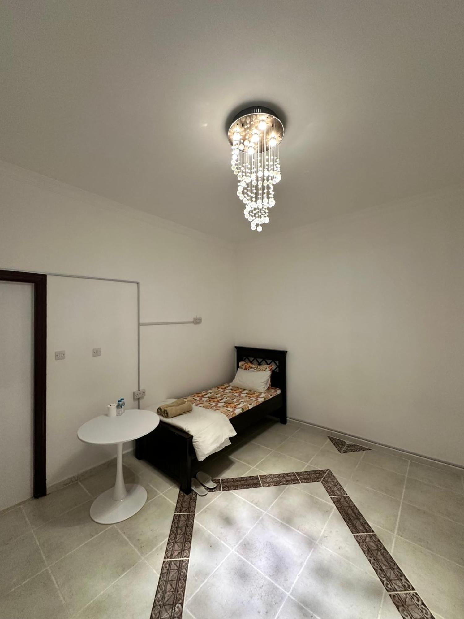Love hotel Private Couples Attached Bathroom & Free Private Parking Hourly Rates Available