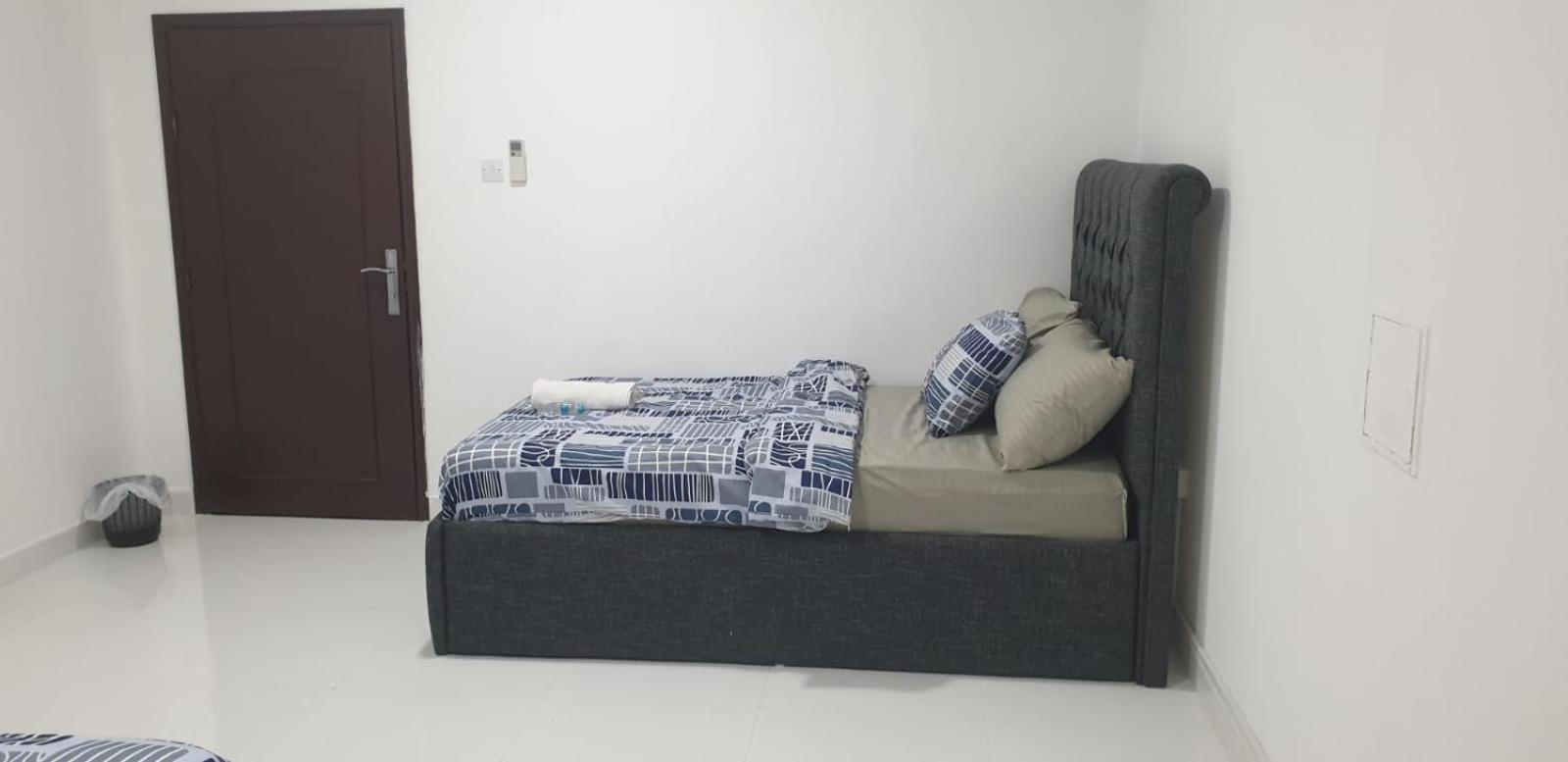Love hotel Private Couples Attached Bathroom & Free Private Parking Hourly Rates Available *