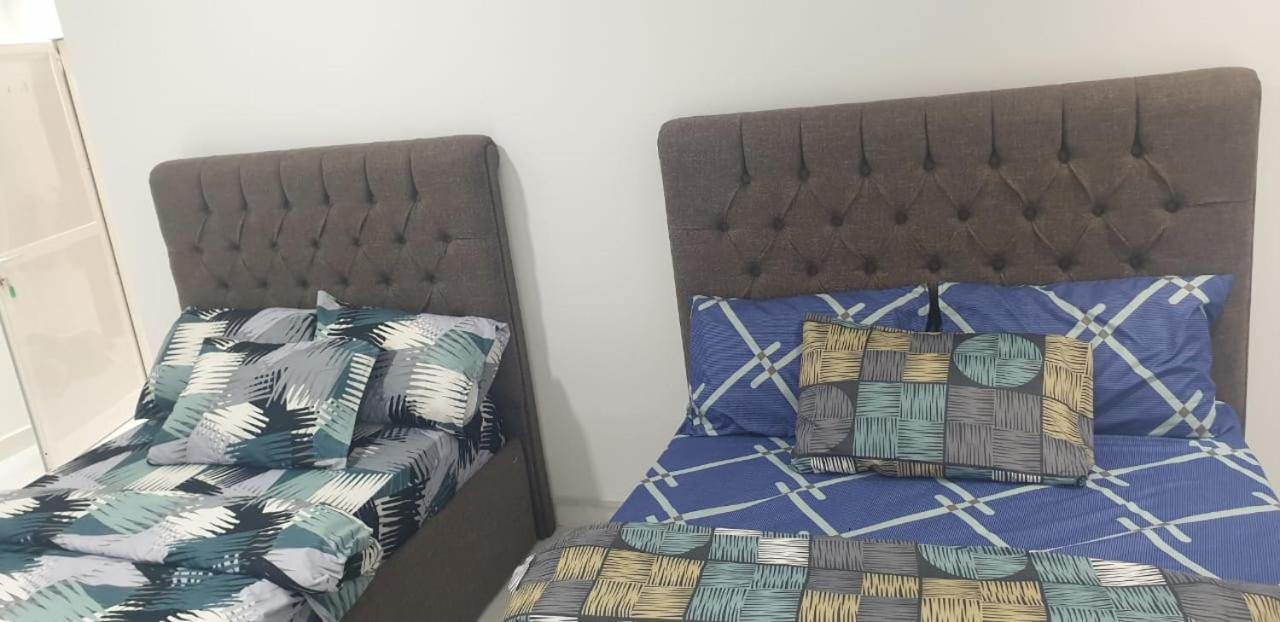 Private Couples Attached Bathroom & Free Private Parking Hourly Rates Available *