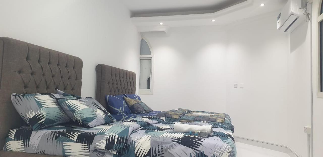 Private Couples Attached Bathroom & Free Private Parking Hourly Rates Available