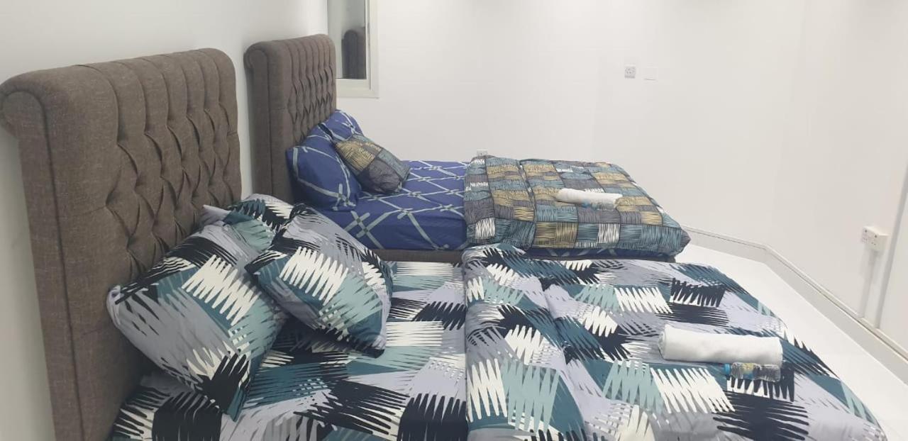 Love hotel Private Couples Attached Bathroom & Free Private Parking Hourly Rates Available