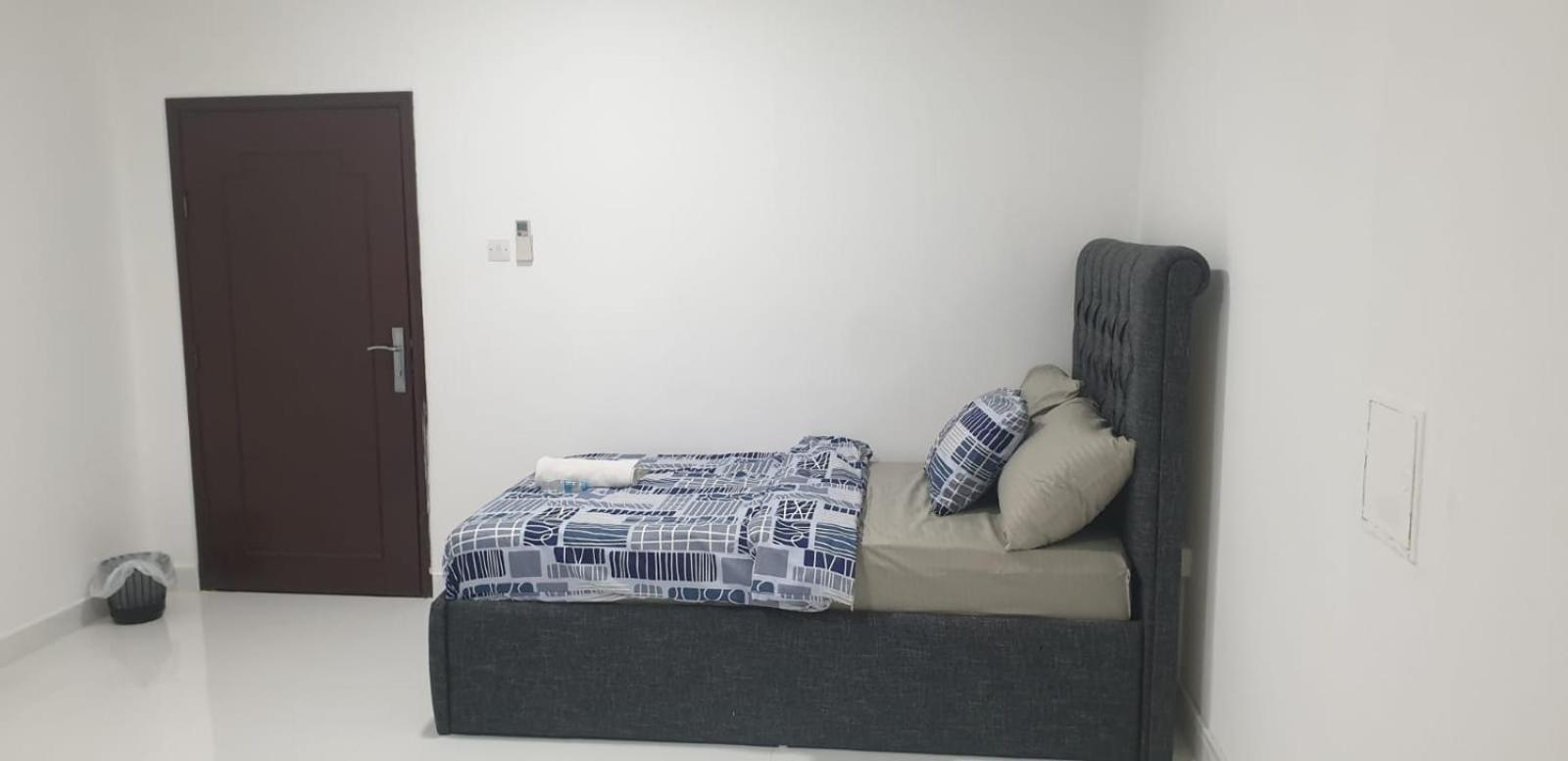 Private Couples Attached Bathroom & Free Private Parking Hourly Rates Available Love hotel