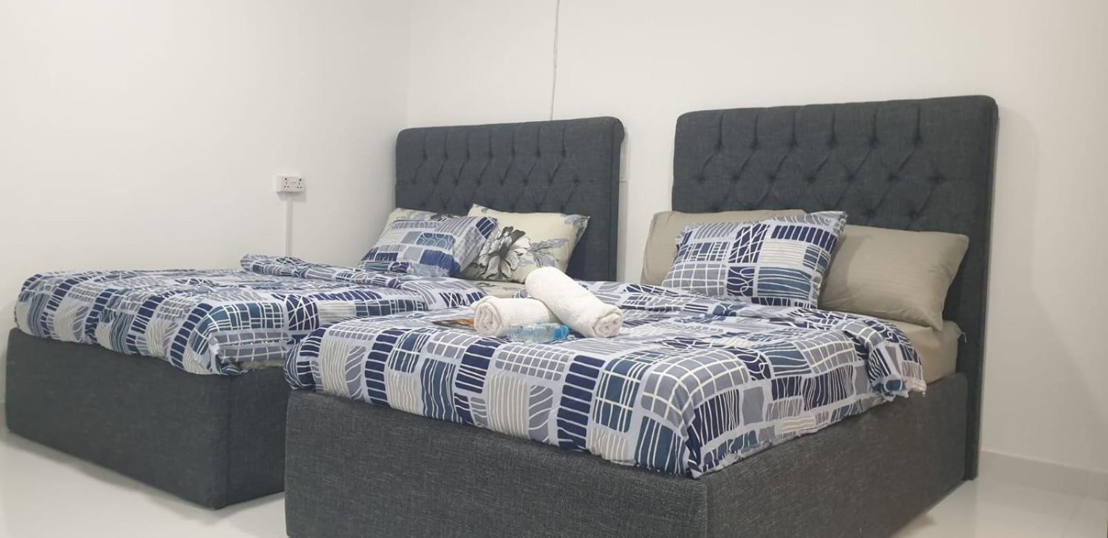 Private Couples Attached Bathroom & Free Private Parking Hourly Rates Available *