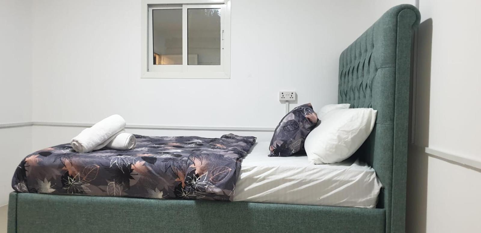 Private Couples Attached Bathroom & Free Private Parking Hourly Rates Available * Abu Dhabi