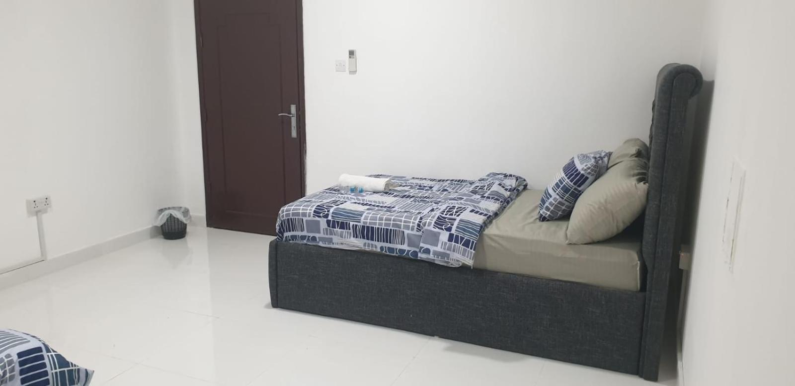Love hotel Private Couples Attached Bathroom & Free Private Parking Hourly Rates Available