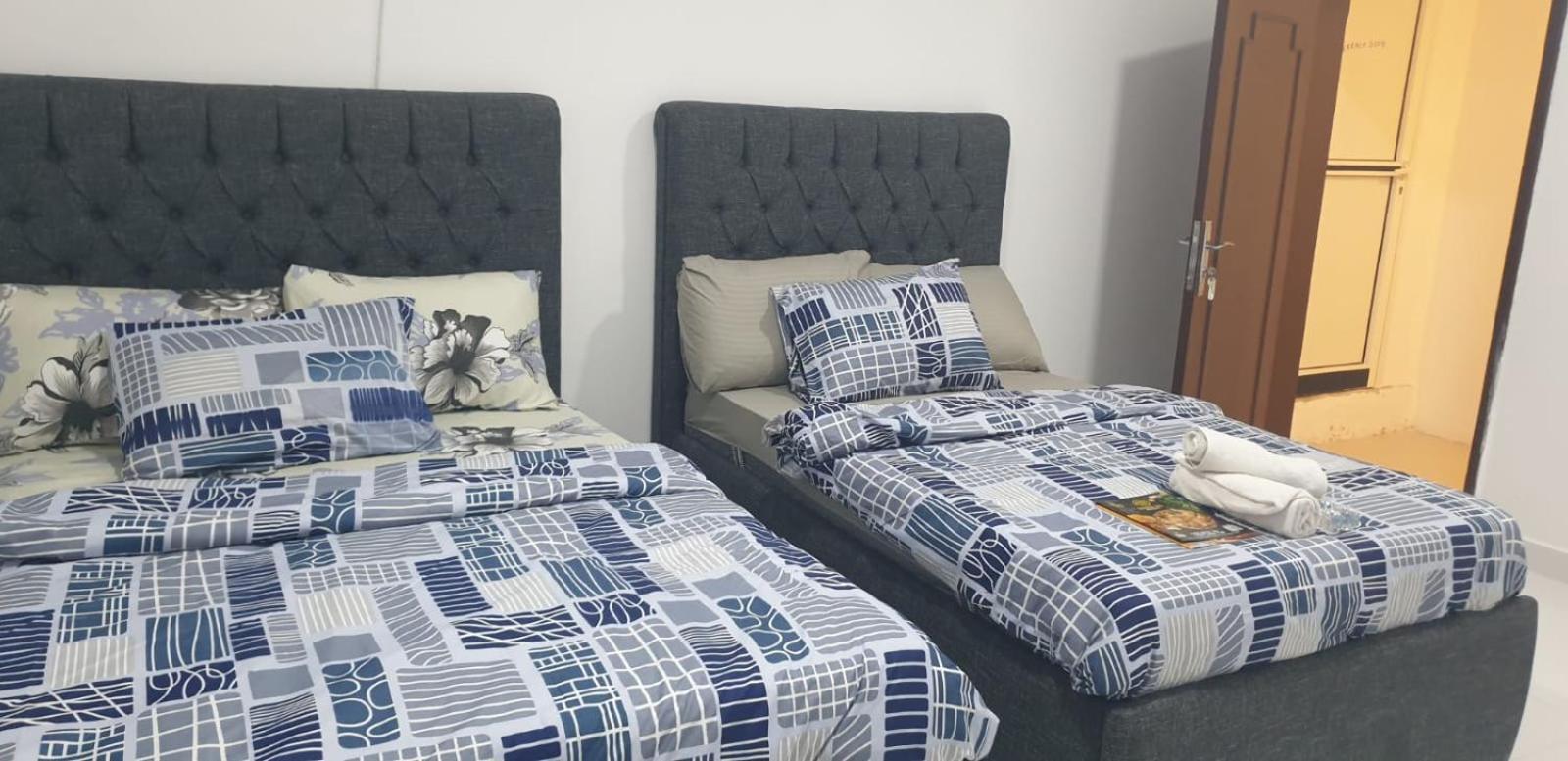 Love hotel Private Couples Attached Bathroom & Free Private Parking Hourly Rates Available