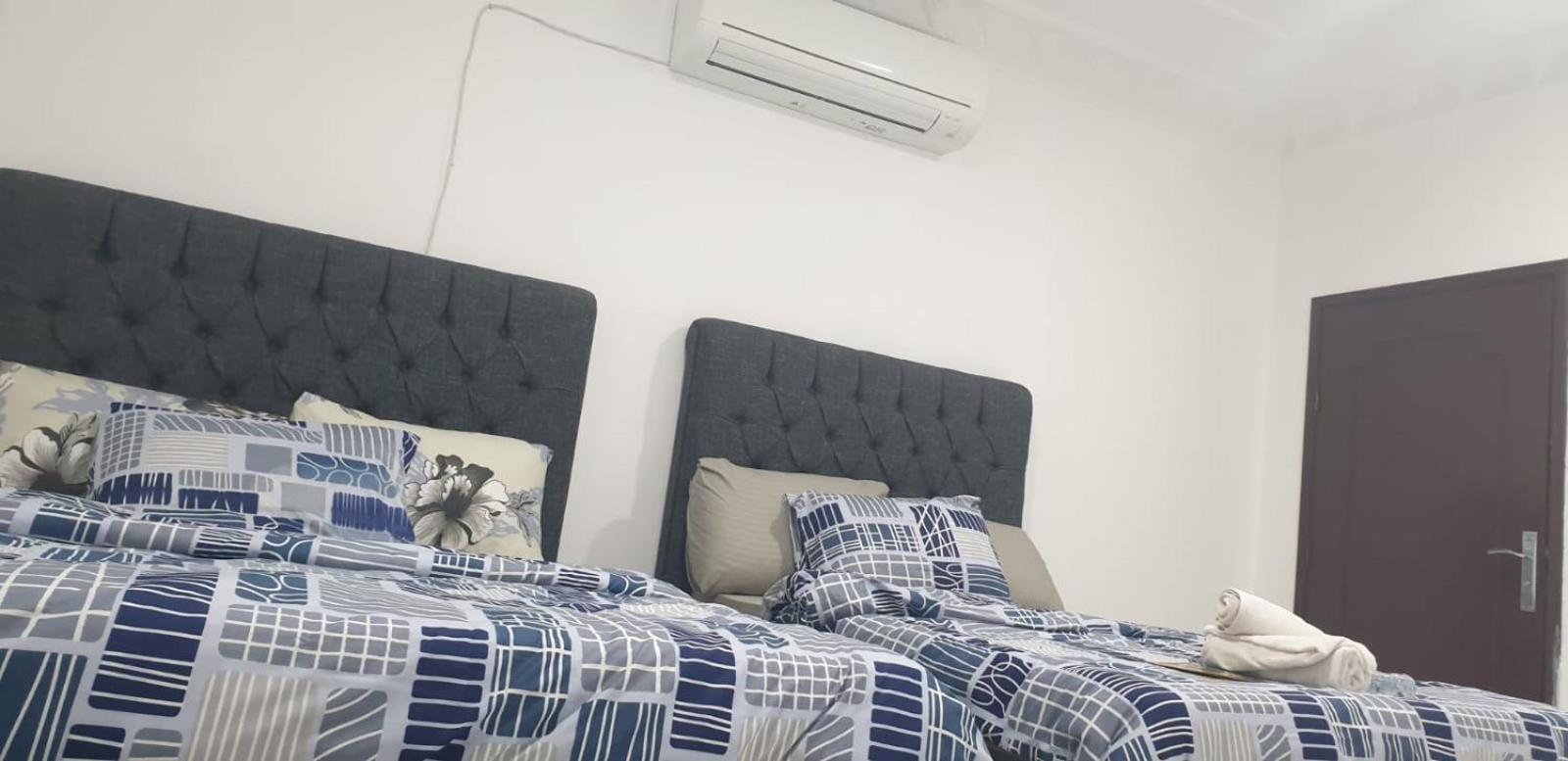Love hotel Private Couples Attached Bathroom & Free Private Parking Hourly Rates Available *