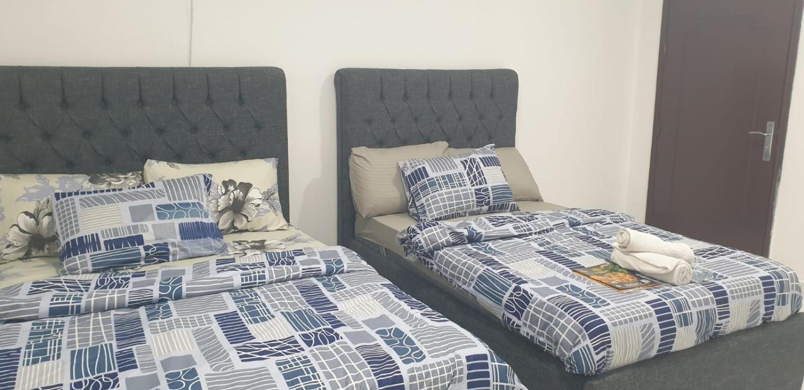 Private Couples Attached Bathroom & Free Private Parking Hourly Rates Available *