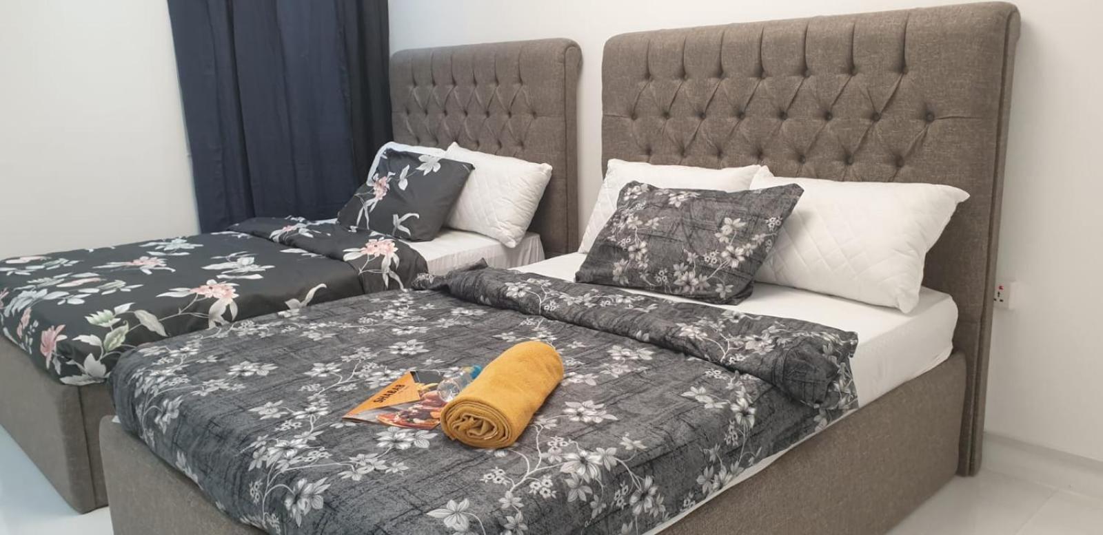 Love hotel Private Couples Attached Bathroom & Free Private Parking Hourly Rates Available