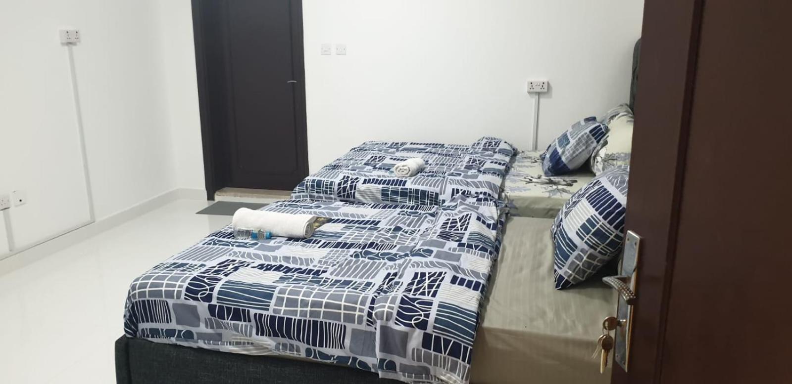 Private Couples Attached Bathroom & Free Private Parking Hourly Rates Available