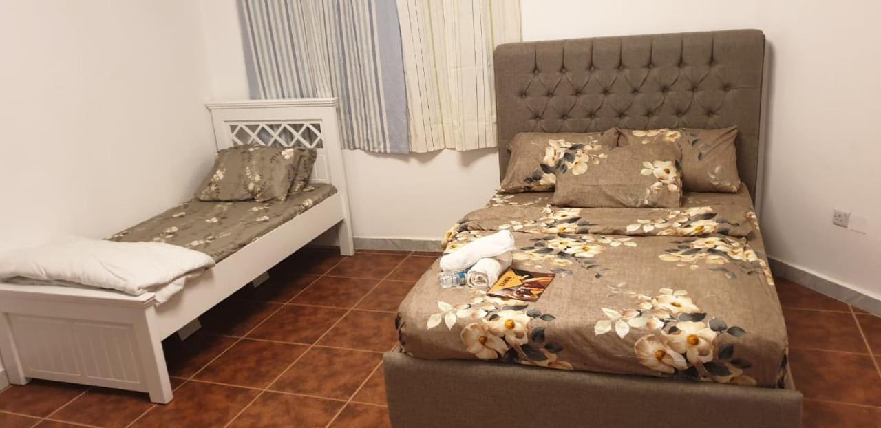 Love hotel Private Couples Attached Bathroom & Free Private Parking Hourly Rates Available