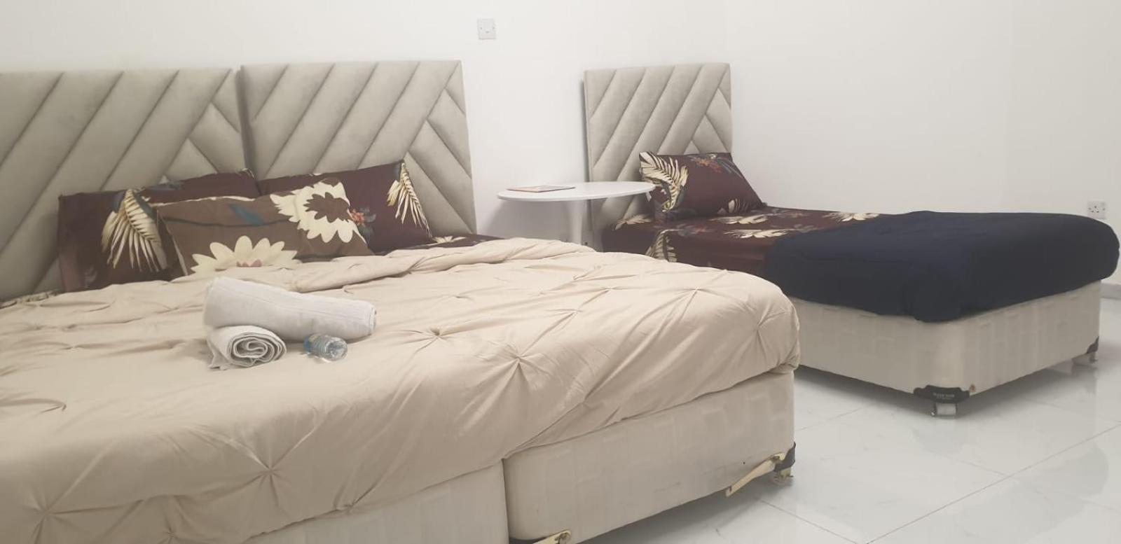 Private Couples Attached Bathroom & Free Private Parking Hourly Rates Available