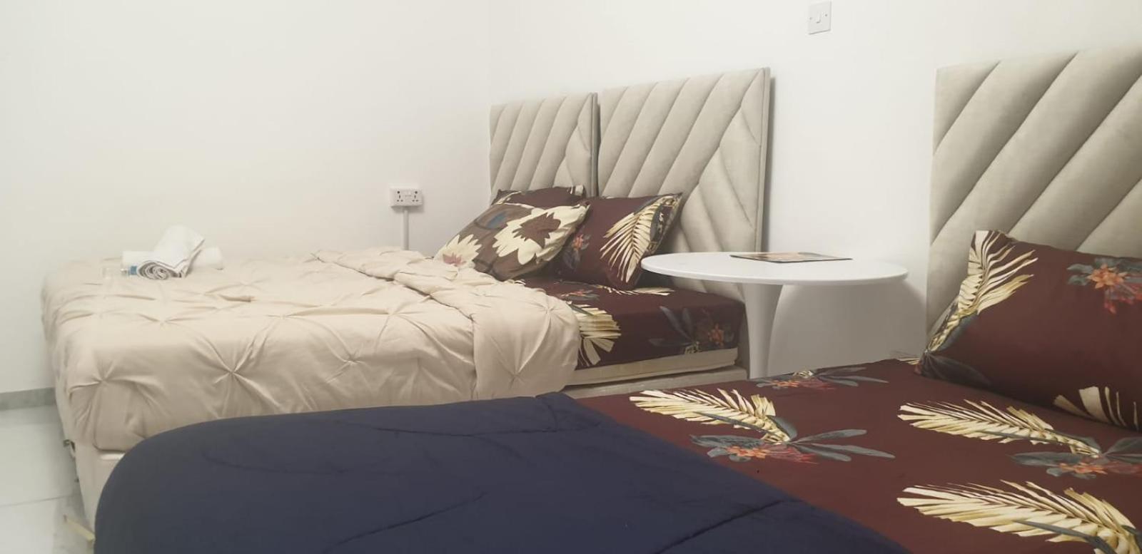 Love hotel Private Couples Attached Bathroom & Free Private Parking Hourly Rates Available *