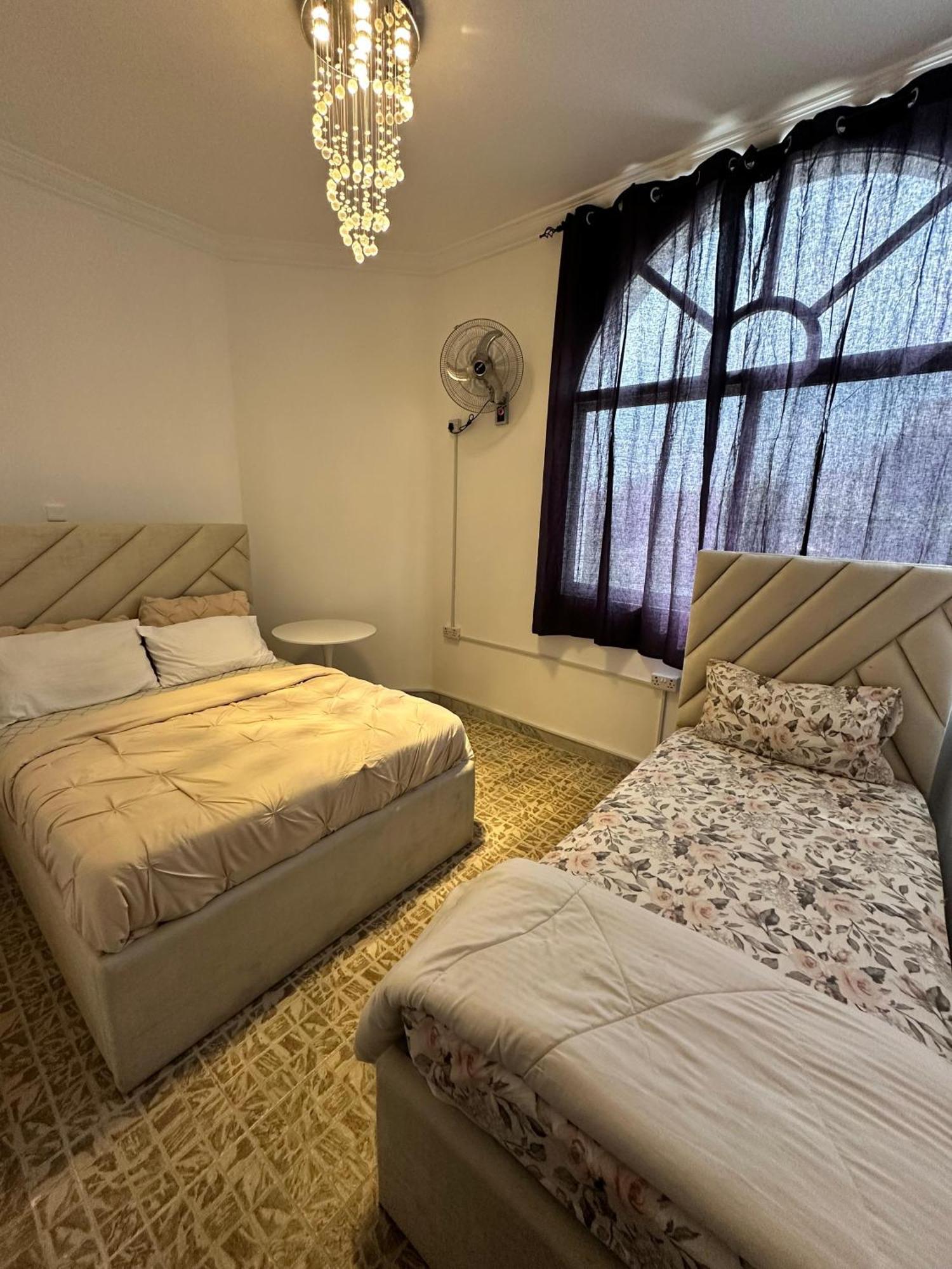 Private Couples Attached Bathroom & Free Private Parking Hourly Rates Available