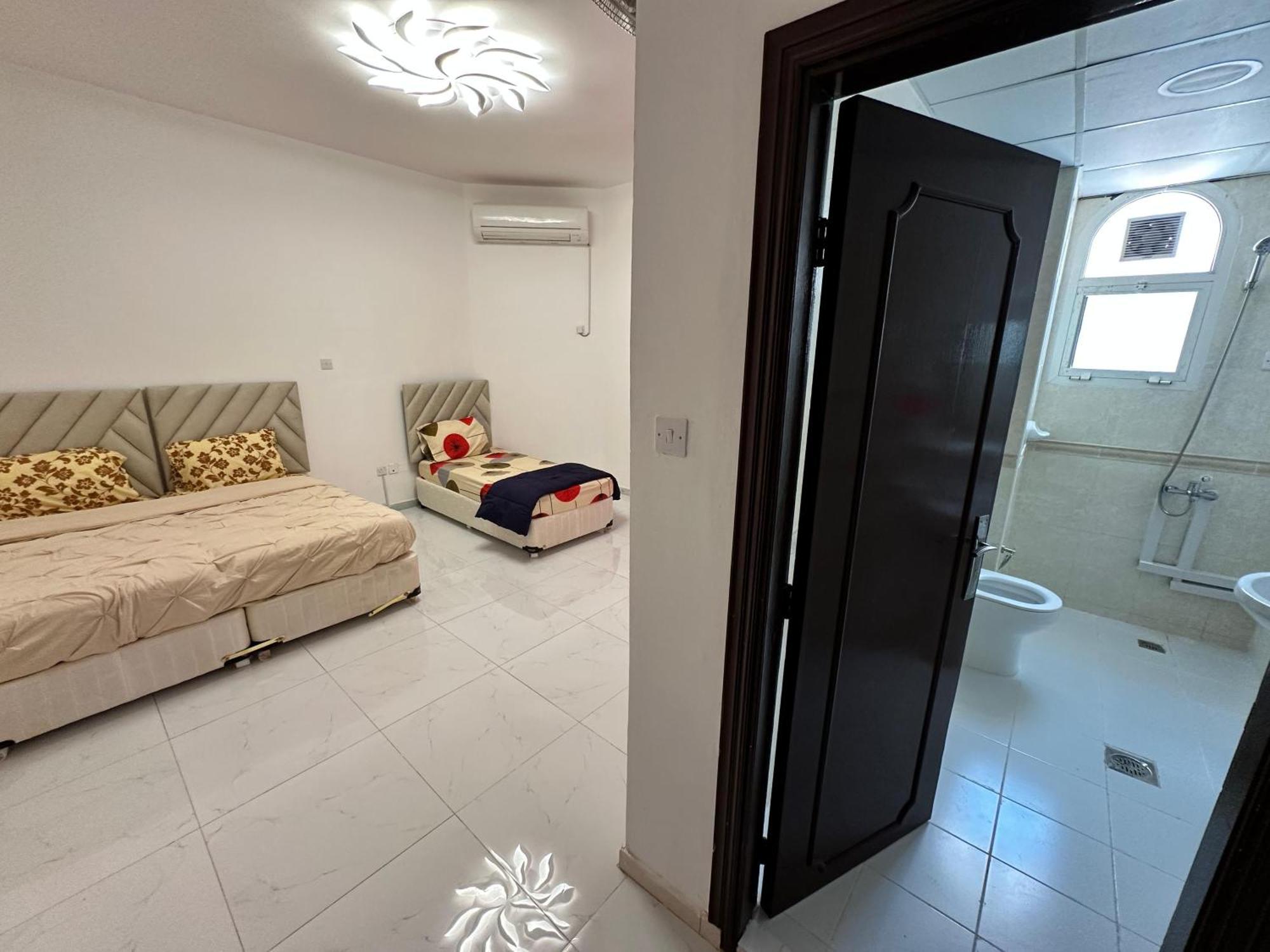 Private Couples Attached Bathroom & Free Private Parking Hourly Rates Available