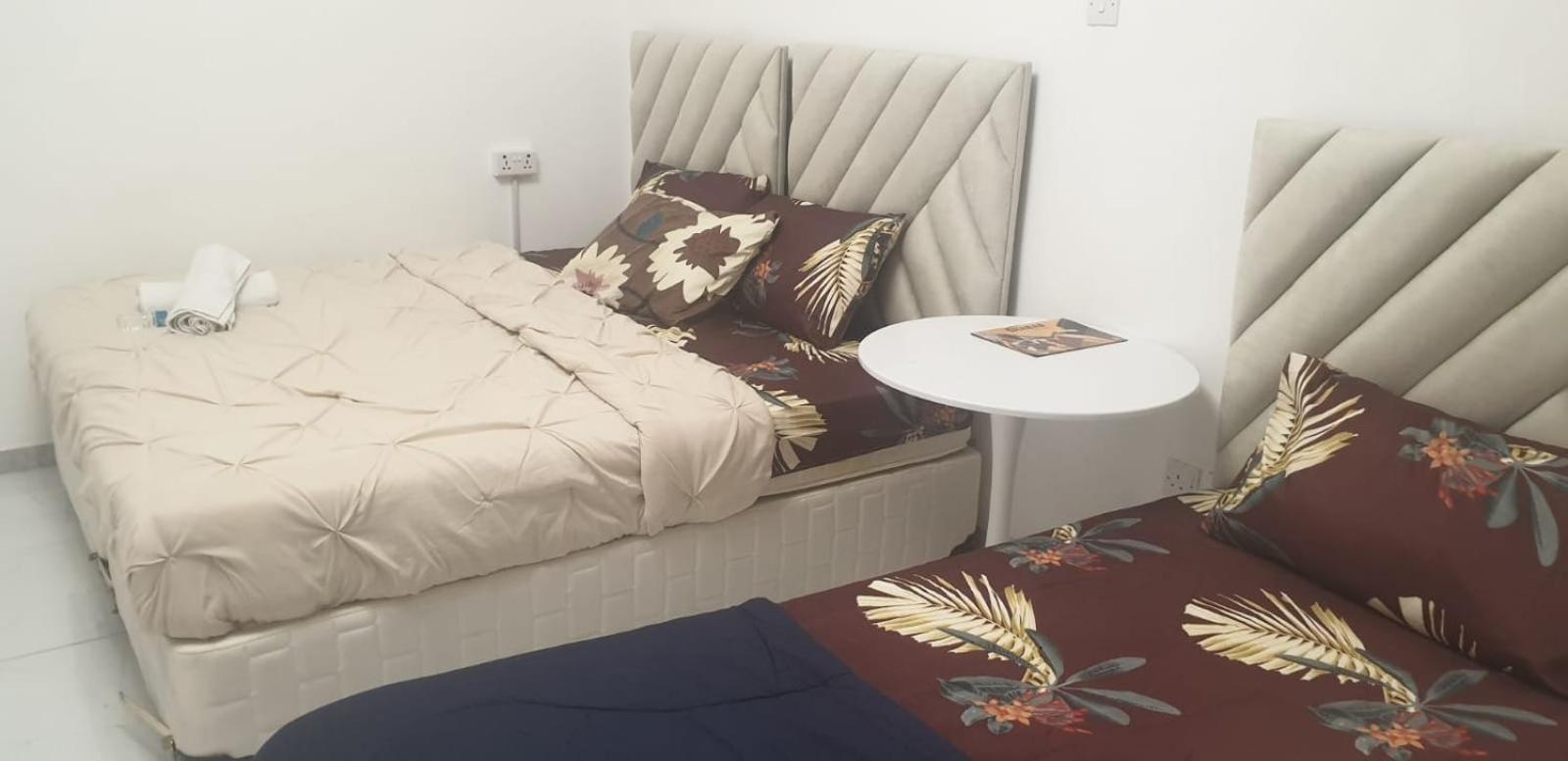 Love hotel Private Couples Attached Bathroom & Free Private Parking Hourly Rates Available