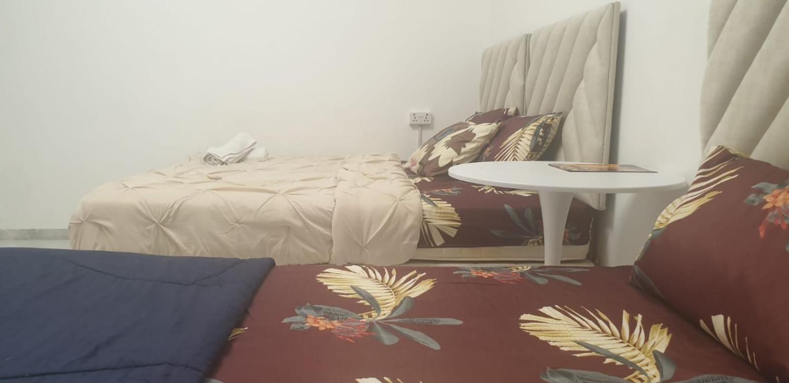 Private Couples Attached Bathroom & Free Private Parking Hourly Rates Available